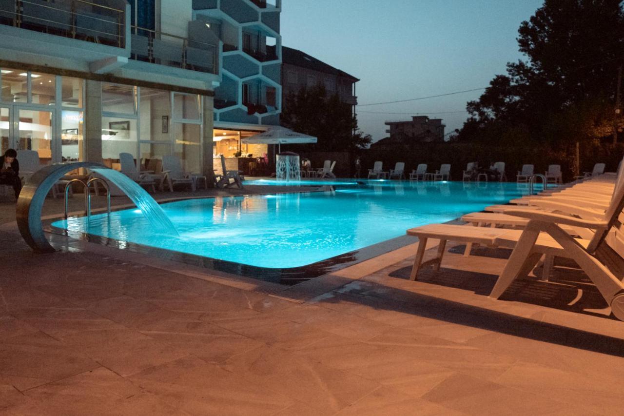 Center Park Hotell Velipojë Eksteriør bilde