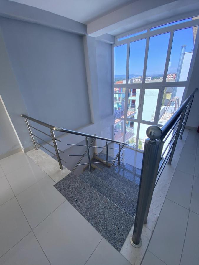 Center Park Hotell Velipojë Eksteriør bilde